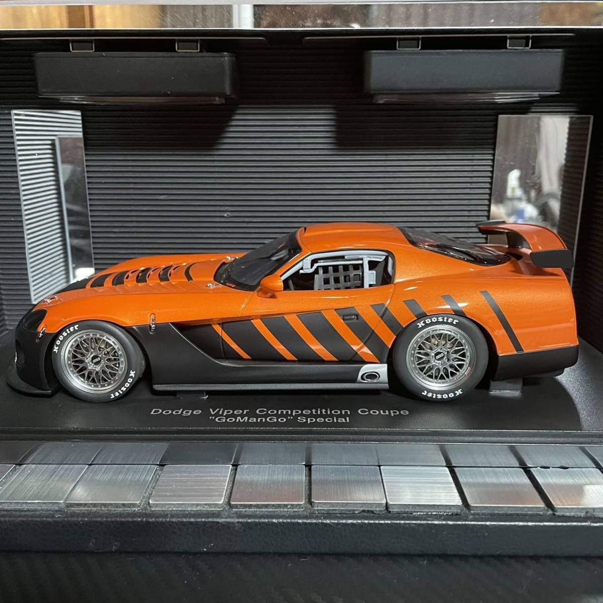 美品】オートアート 1/18 ダッジ バイパー コンペティションカー